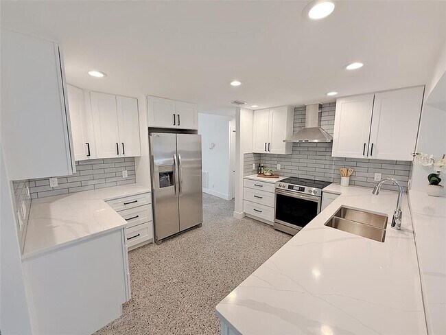 Building Photo - 3903 Belle Vista Dr E