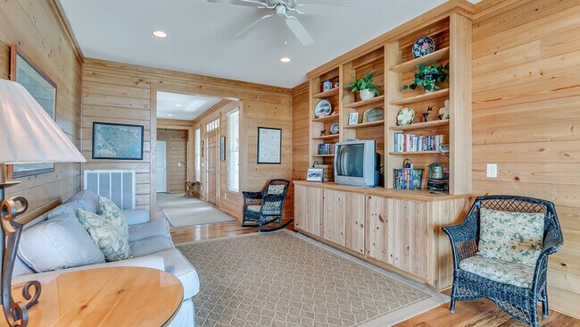 Primary Photo - 630 Parker Dr