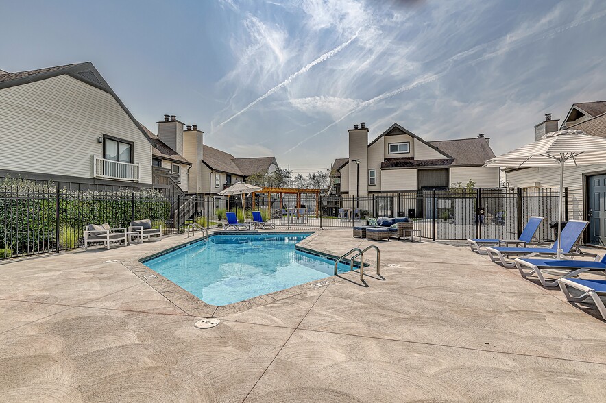 af pool view - Avia Lofts at Founders Road