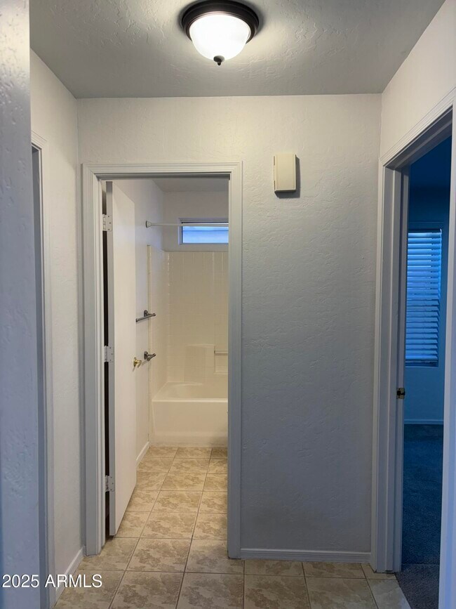 Building Photo - 2221 E Union Hills Dr