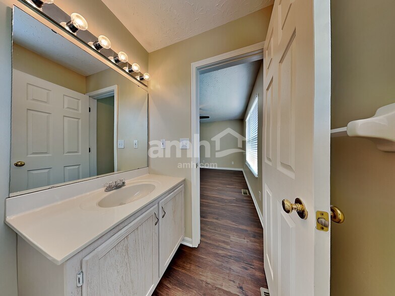 Building Photo - 2843 Presidential Dr