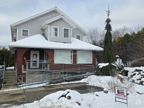 Building Photo - 201 N Buhl Farm Dr