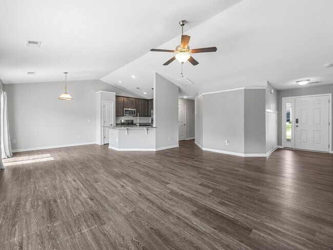 Building Photo - Stylish 3BR/2BA Home with Bonus Room in Gr...