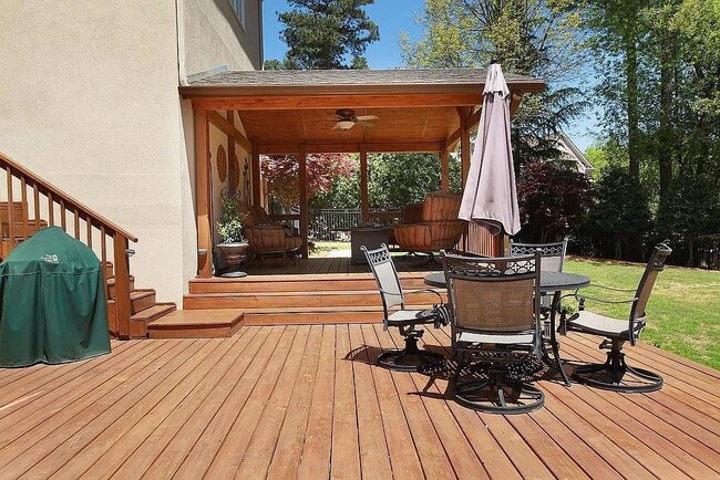 Building Photo - 200 Azalea Cove Ln