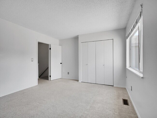 Building Photo - $2,395.00 2 bed, 2.5 bath townhome located...