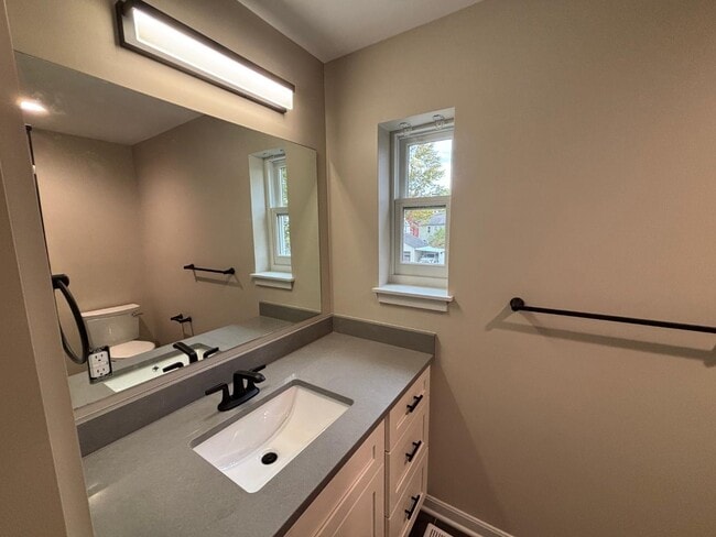 Building Photo - 1471 Ashland Ave