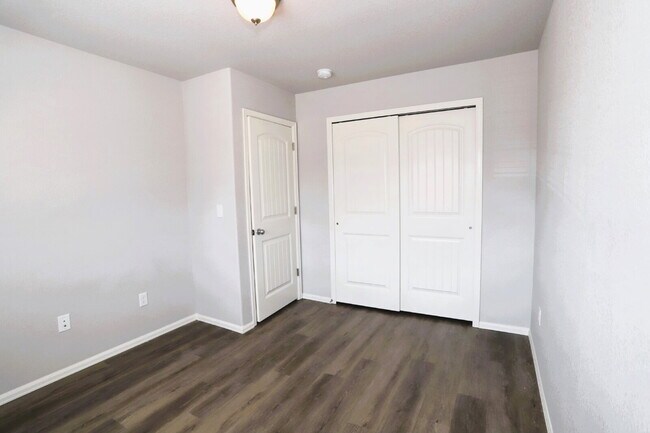 Building Photo - Welcome Home to Comfort & Convenience!