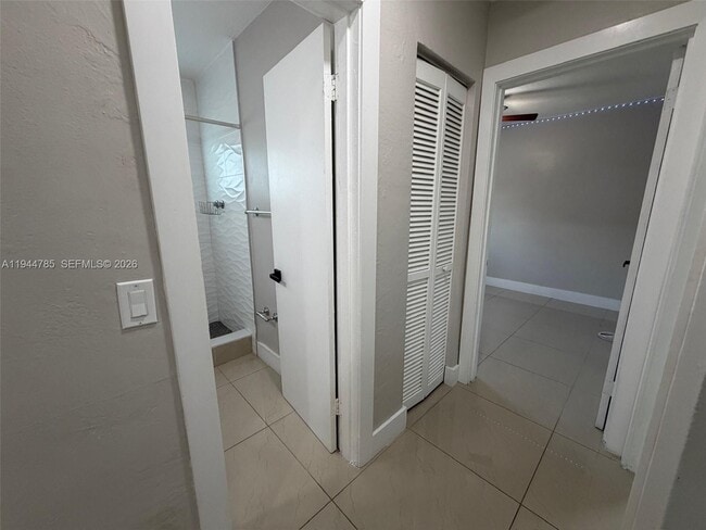 Building Photo - 9920 Jamaica Dr