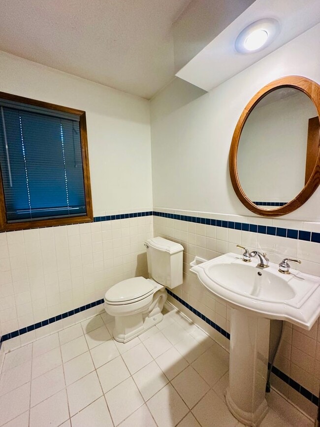 Building Photo - {13040} Spacious Cherry Creek Home + First...