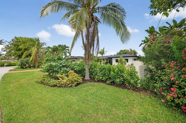 Building Photo - 1981 Coral Gardens Dr