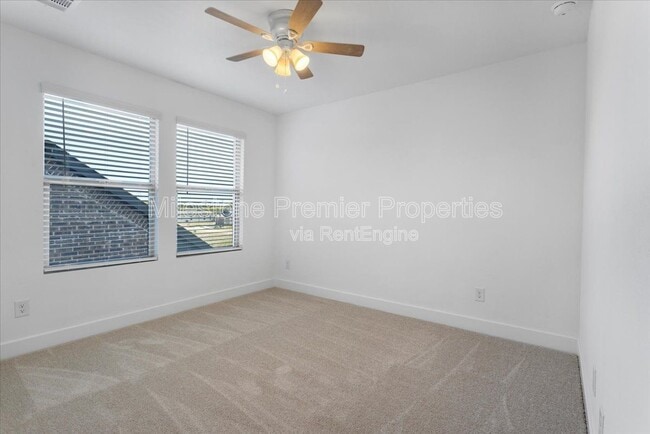 Building Photo - 820 Sunflower Trl