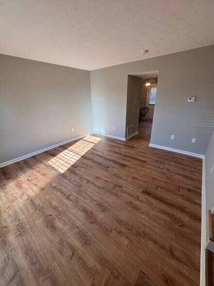 Building Photo - 254 Marcellus Dr