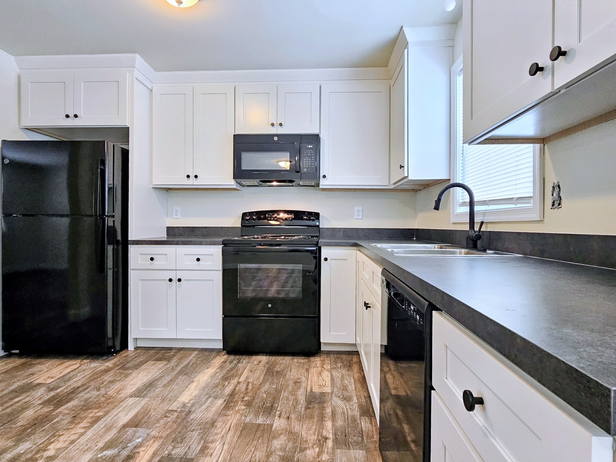 Building Photo - 4 Skyview Ln