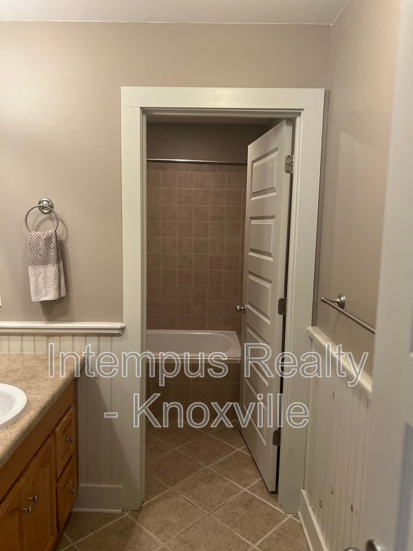 Building Photo - 229 Deaderick Ave