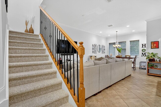 Building Photo - 6012 NW 116th Dr