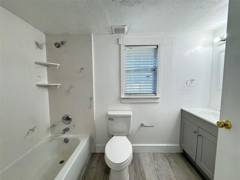 Building Photo - 1704 Lexington St