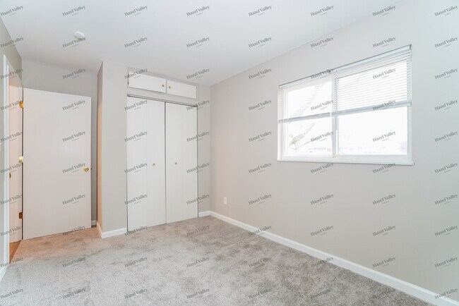 Building Photo - 3930 E Fulton St