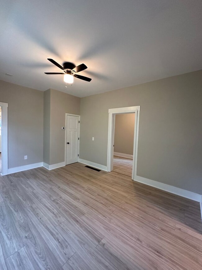 Building Photo - NEWLY RENOVATED 3BR/1BA HOME IN NEW ALBANY!