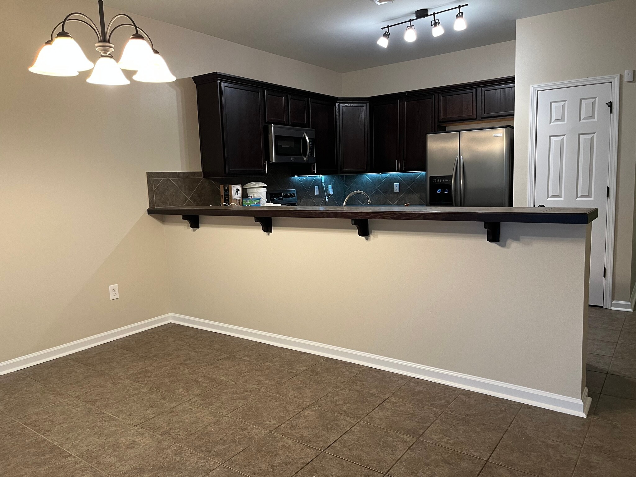 Building Photo - 28453 Apple Blossom Ln