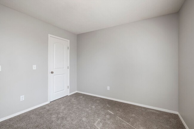 Building Photo - 4 Bedroom Home in Republic with fence!