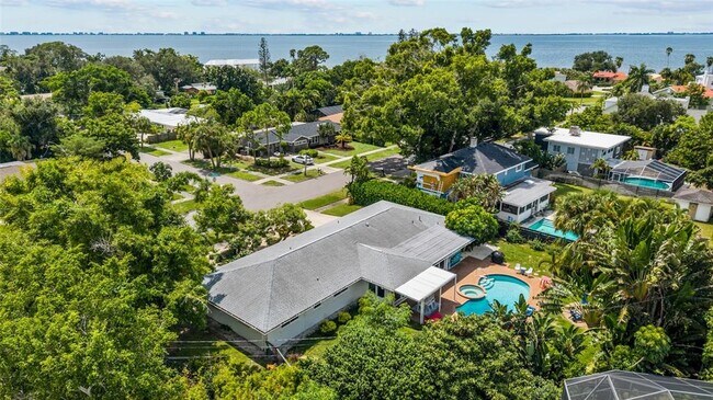 Building Photo - 7739 Westmoreland Dr