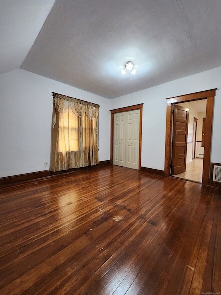 Building Photo - 106 Lyons St