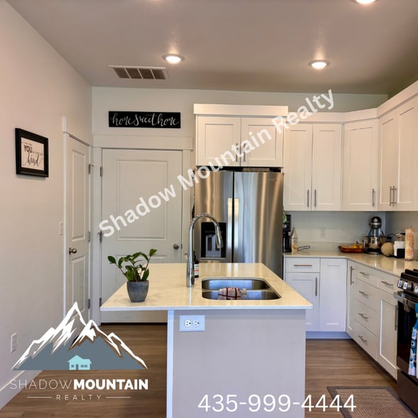 Building Photo - 3136 S 400 W