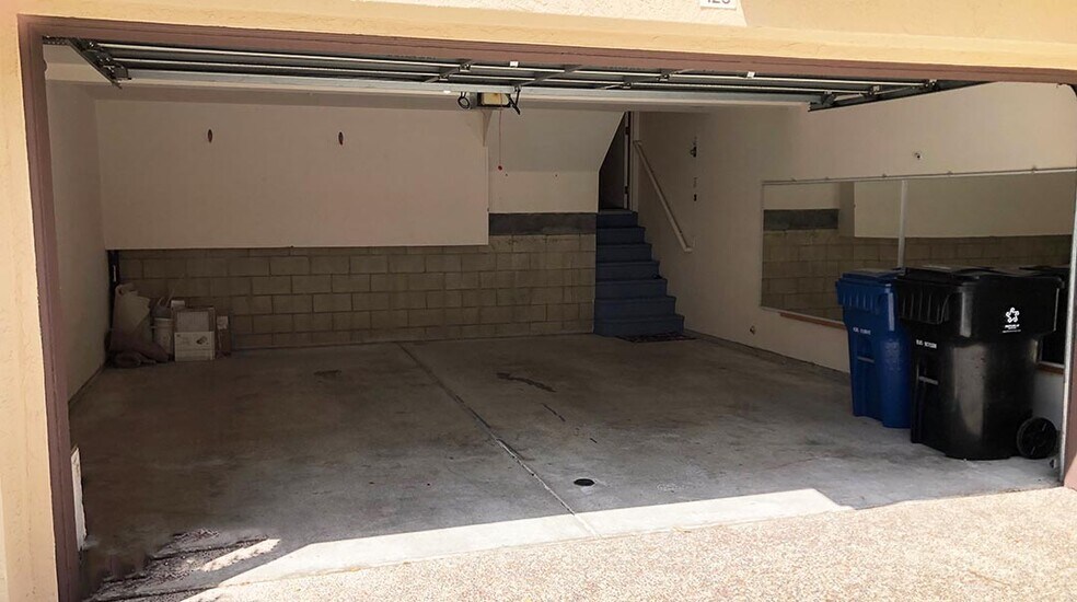 Building Photo - 10140 Wateridge Cir