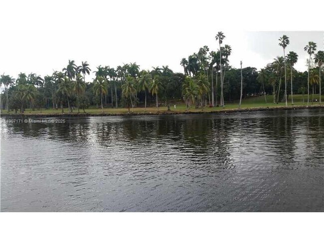 Building Photo - 1720 NW N River Dr