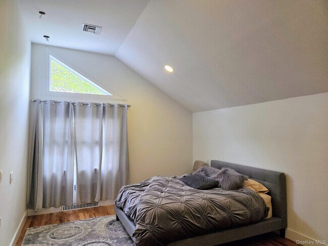 Building Photo - 541 Cedarwood Dr