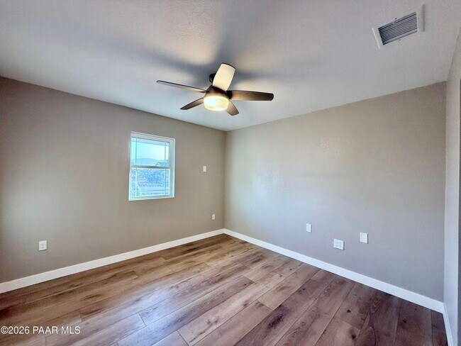 Building Photo - 7216 E Grandview Dr