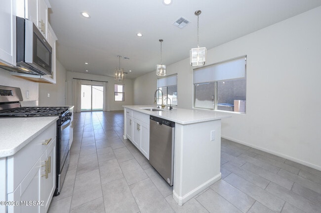 Building Photo - 7760 S Via Perfecta