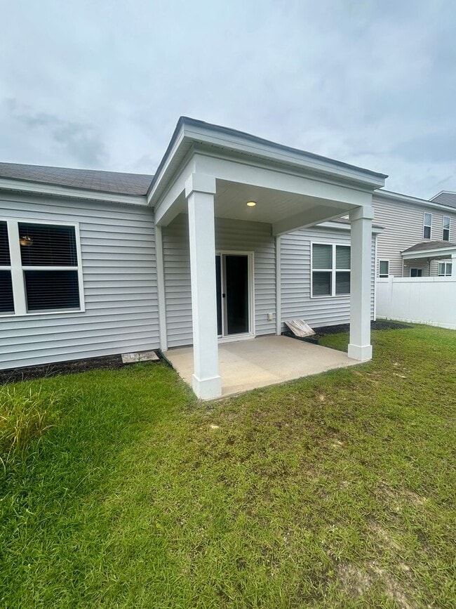 Building Photo - 304 Emery Oak Dr