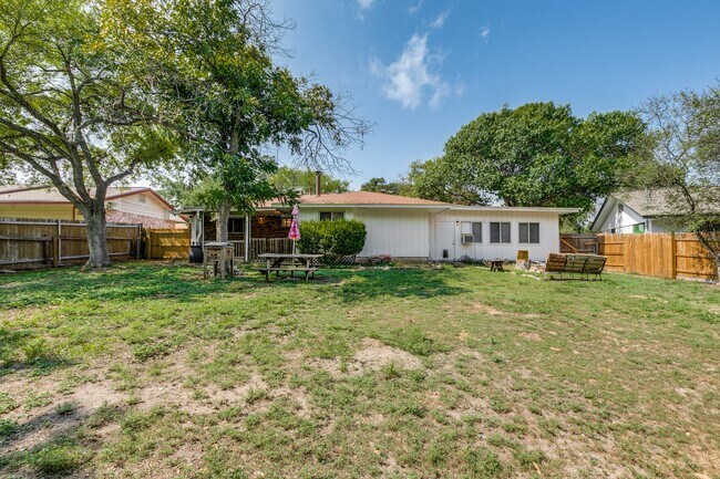 Building Photo - 123 Stardream Dr