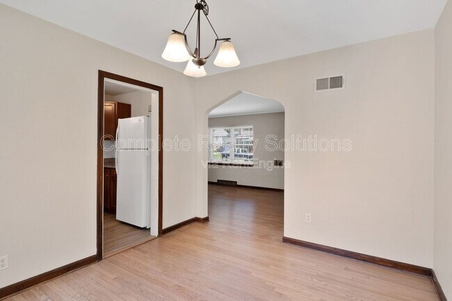 Building Photo - 5442 Bancroft Ave