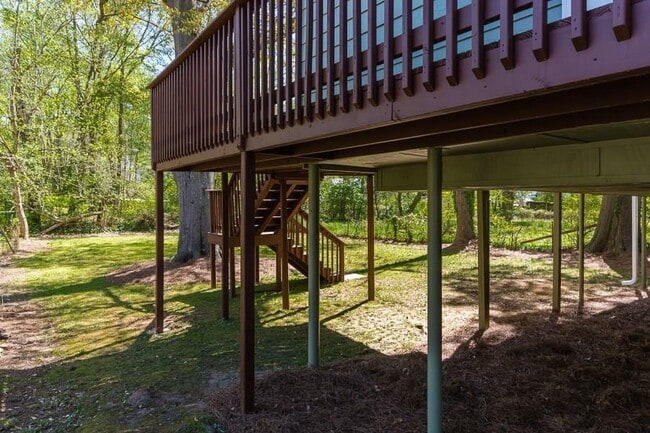 Building Photo - 124 Woodbine Cir SE