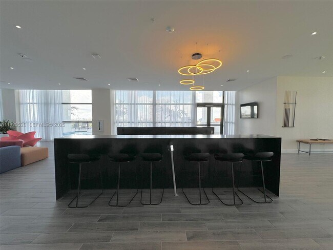 Building Photo - 1642 NE 1st Ave