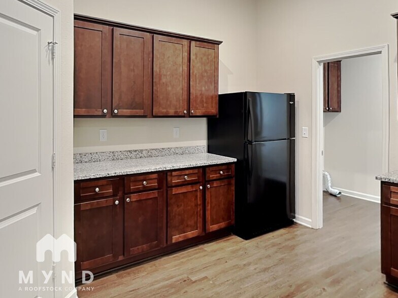 Building Photo - 803 Golden Bell Wy