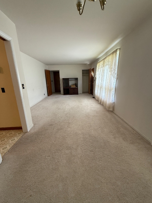 Building Photo - 490 Sunliner Dr