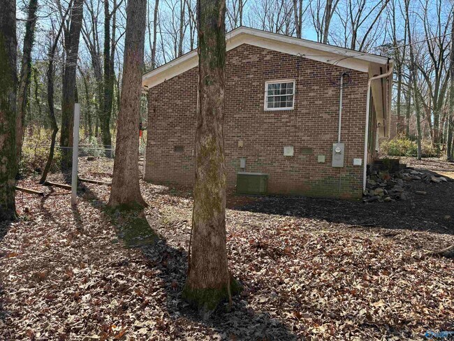 Building Photo - 9527 Hemlock Dr SE