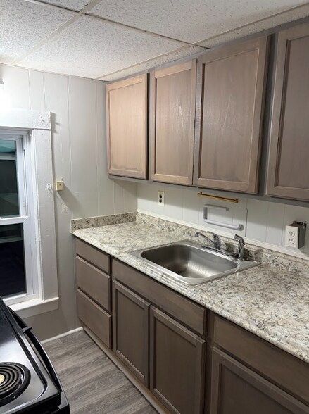 Building Photo - 12 Church St