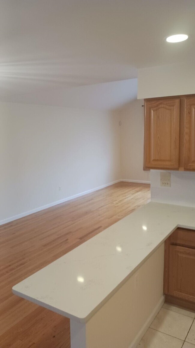 Building Photo - 316 Linden Ave