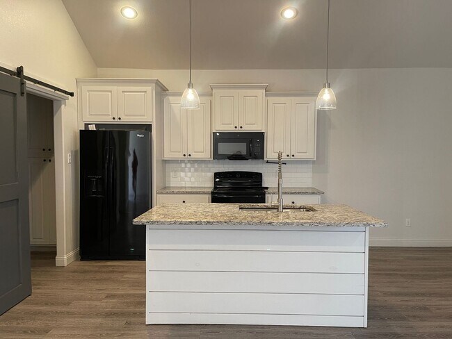 Building Photo - 2007 102nd St