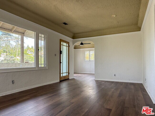 Building Photo - 1401 Dartmouth Dr