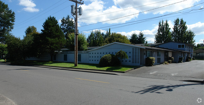 Building Photo - Holiday House Apartments