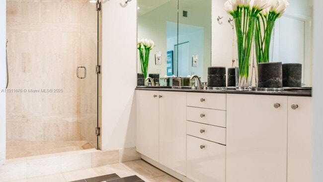 Building Photo - 300 South Pointe Dr