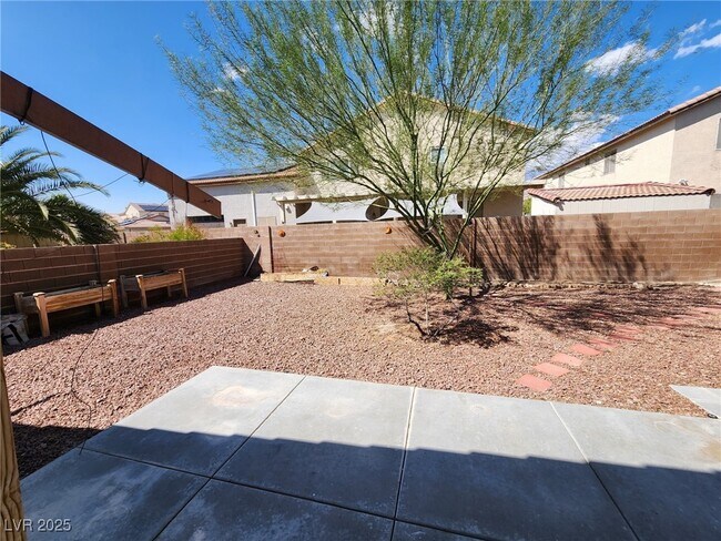 Building Photo - 5012 River Splash Ave
