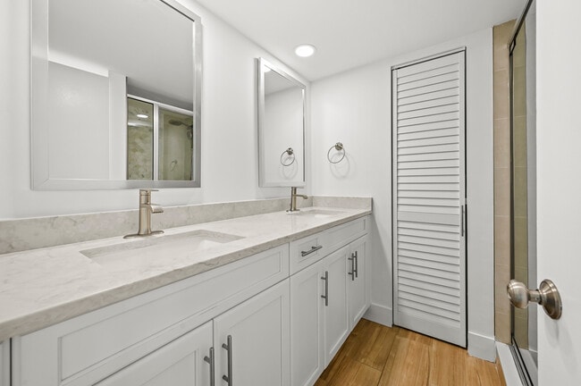 Building Photo - 419 4th Ct