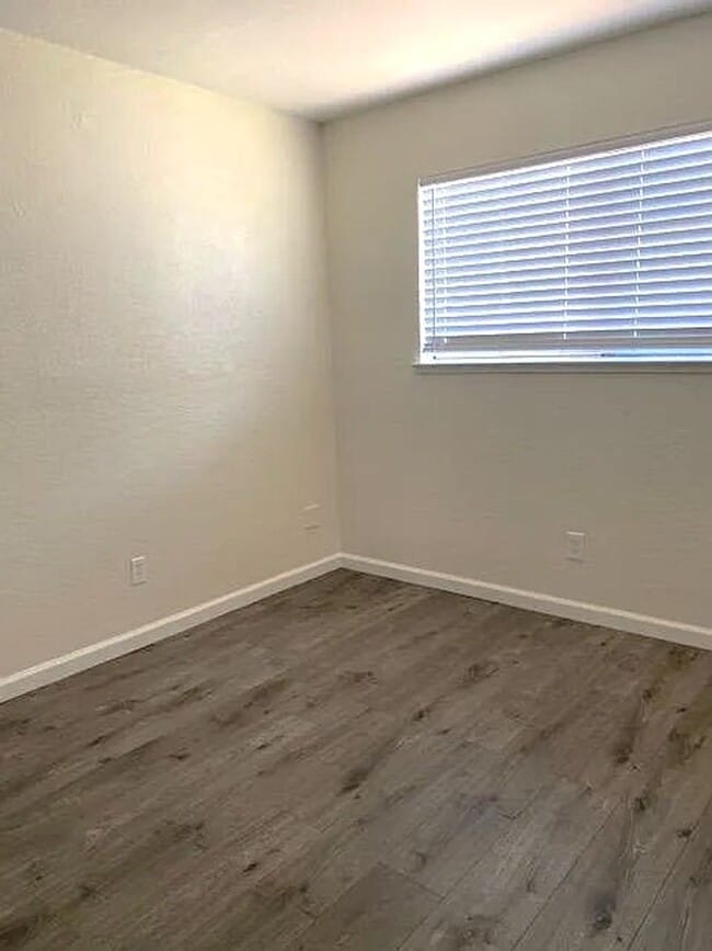 Building Photo - 4904 Summerwood Cir