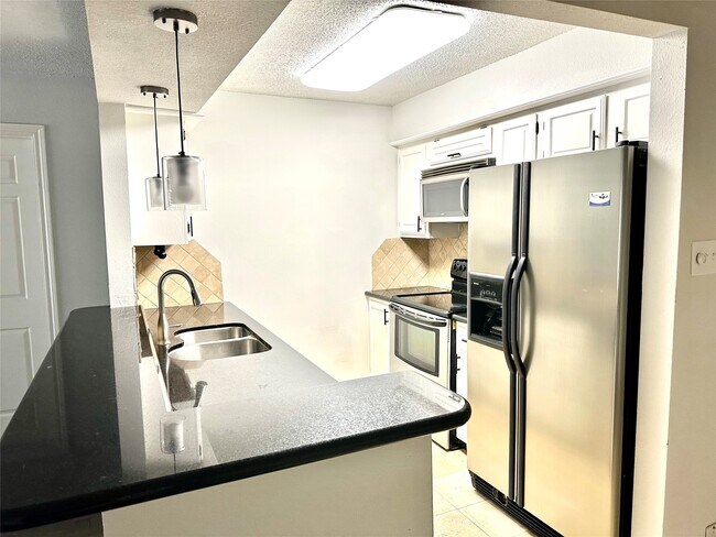 Building Photo - 1311 Antoine Dr